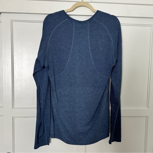 💙 LULULEMON LONG SLEEVE - Picture 2 of 3